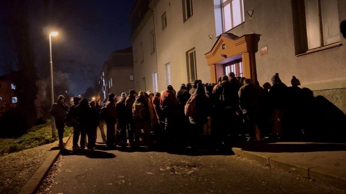 Pražské noclehárny jsou plné lidí bez domova, někteří ale ani v mrazech pomoc nechtějí